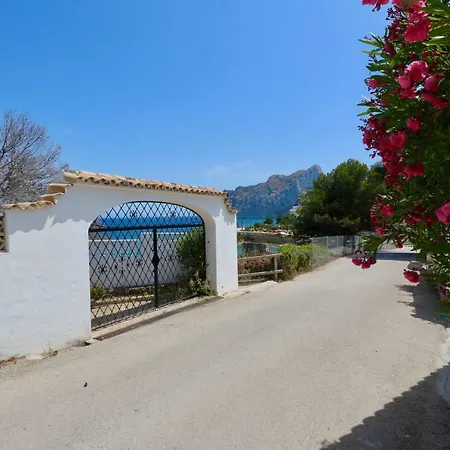 Hébergement de vacances Calalga сasa Frente A La Playa Con Piscina Privada *